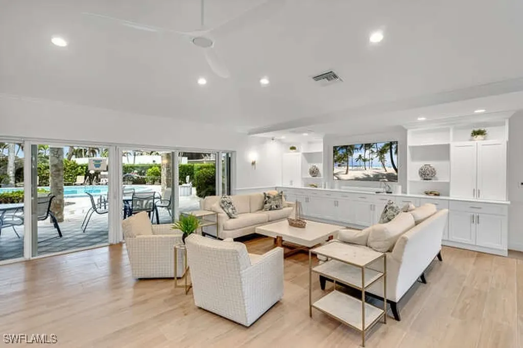 2202 Gulf Shore Boulevard N Naples FL 34102