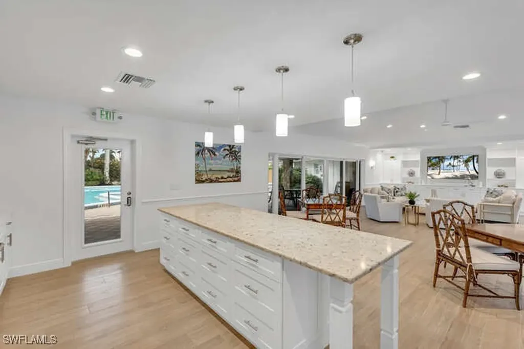 2202 Gulf Shore Boulevard N Naples FL 34102