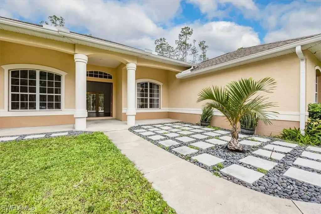 Naples FL, 4240 3RD Avenue NW