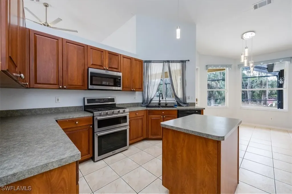 4240 3rd Avenue NW Naples FL 34119