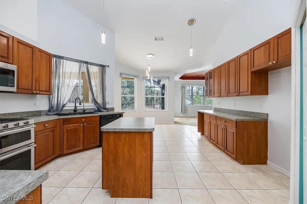 4240 3rd Avenue NW Naples FL 34119