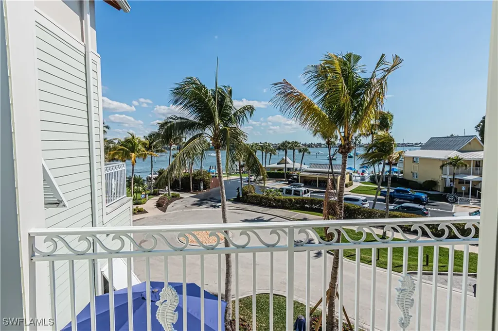 1001 10th Avenue S Naples FL 34102