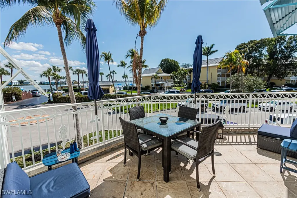 1001 10th Avenue S Naples FL 34102