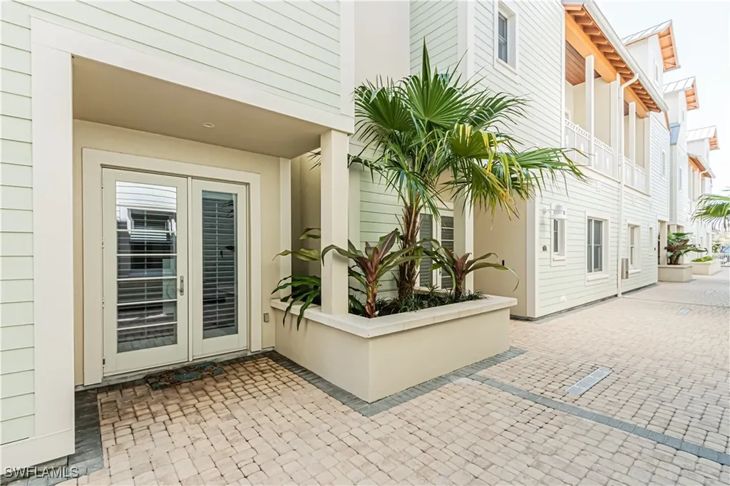 1001 10th Avenue S Naples FL 34102