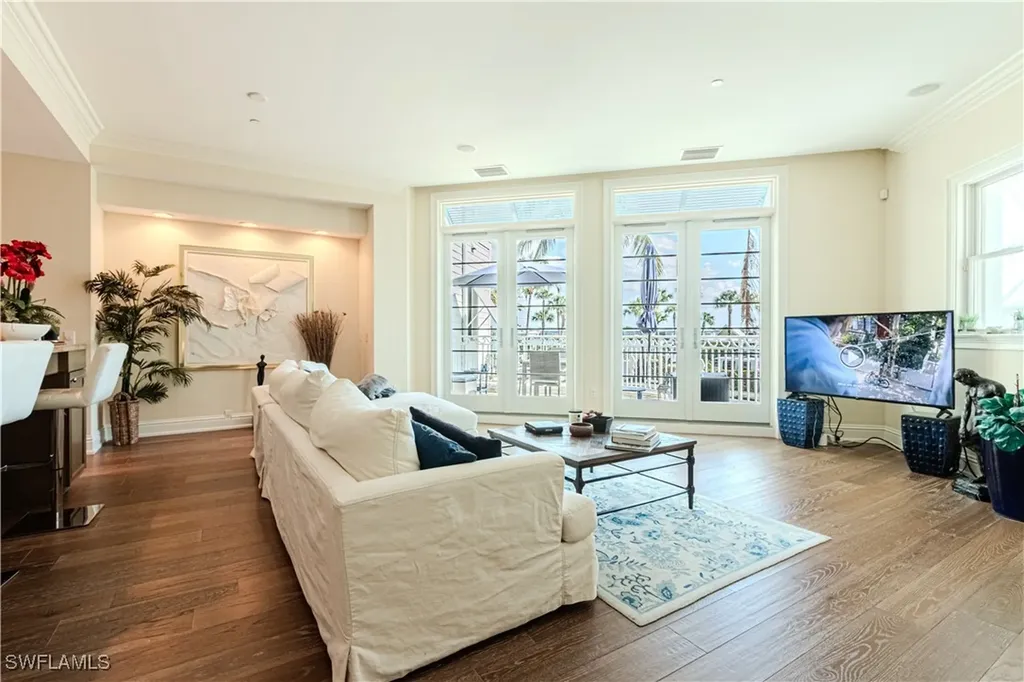 1001 10th Avenue S Naples FL 34102