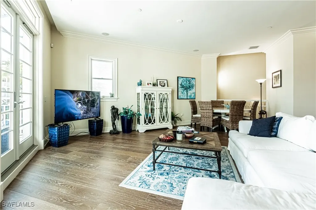 1001 10th Avenue S Naples FL 34102