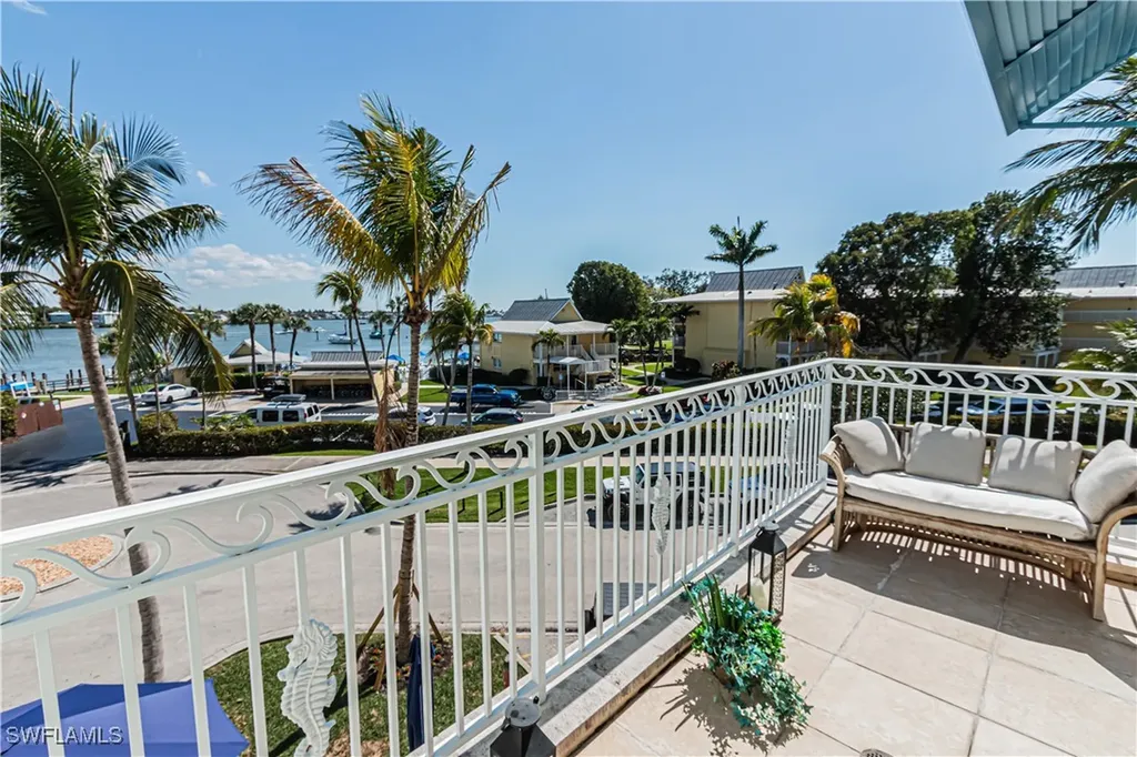 1001 10th Avenue S Naples FL 34102