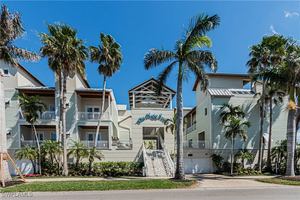 1001 10th Avenue S Naples FL 34102