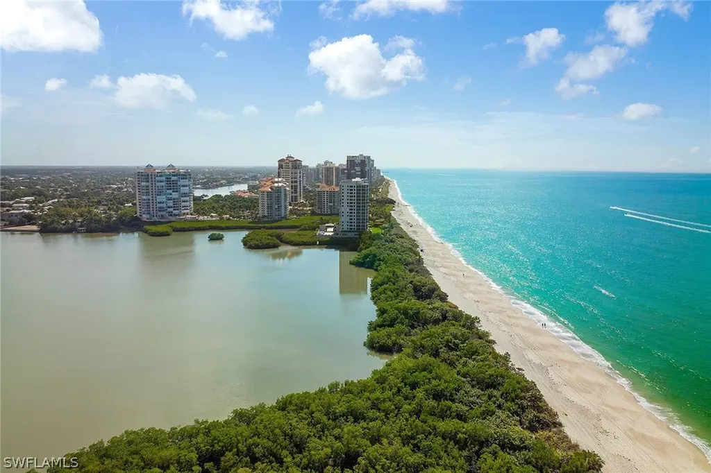6835 San Marino Drive Naples FL 34108