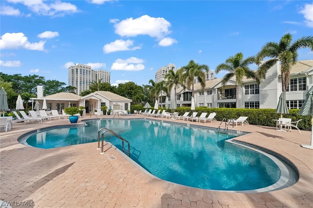 6835 San Marino Drive Naples FL 34108