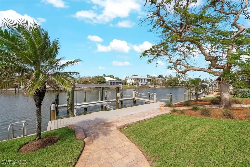 821 Lindgren Boulevard Sanibel FL 33957