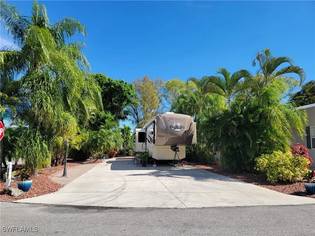 5761 Brightwood Drive Fort Myers FL 33905