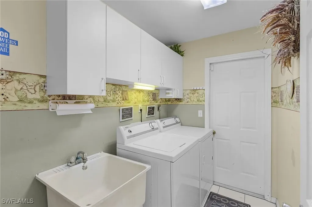 1518 SW 52nd Terrace Cape Coral FL 33914