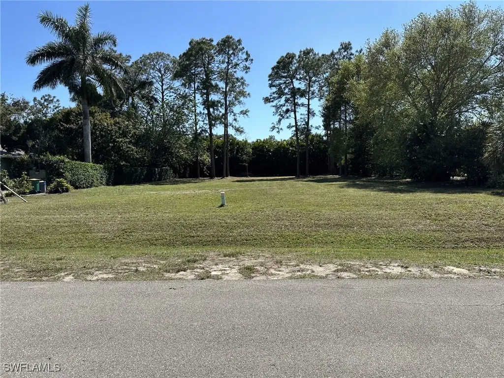 734 Pine Cone Lane Naples FL 34104