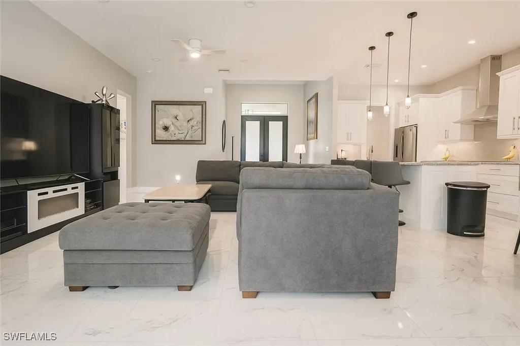 3842 4th Avenue NE Naples FL 34120