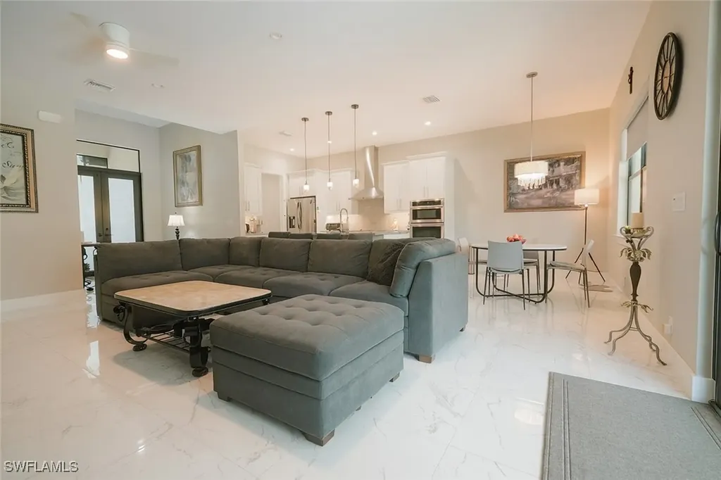 3842 4th Avenue NE Naples FL 34120