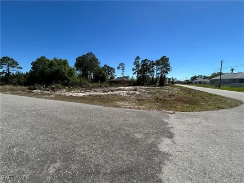 3915 26TH Street SW Lehigh Acres FL 33726