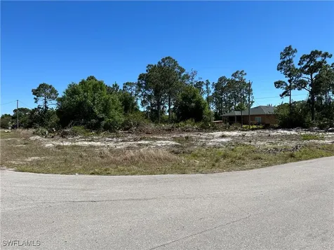 3915 26TH Street SW Lehigh Acres FL 33726