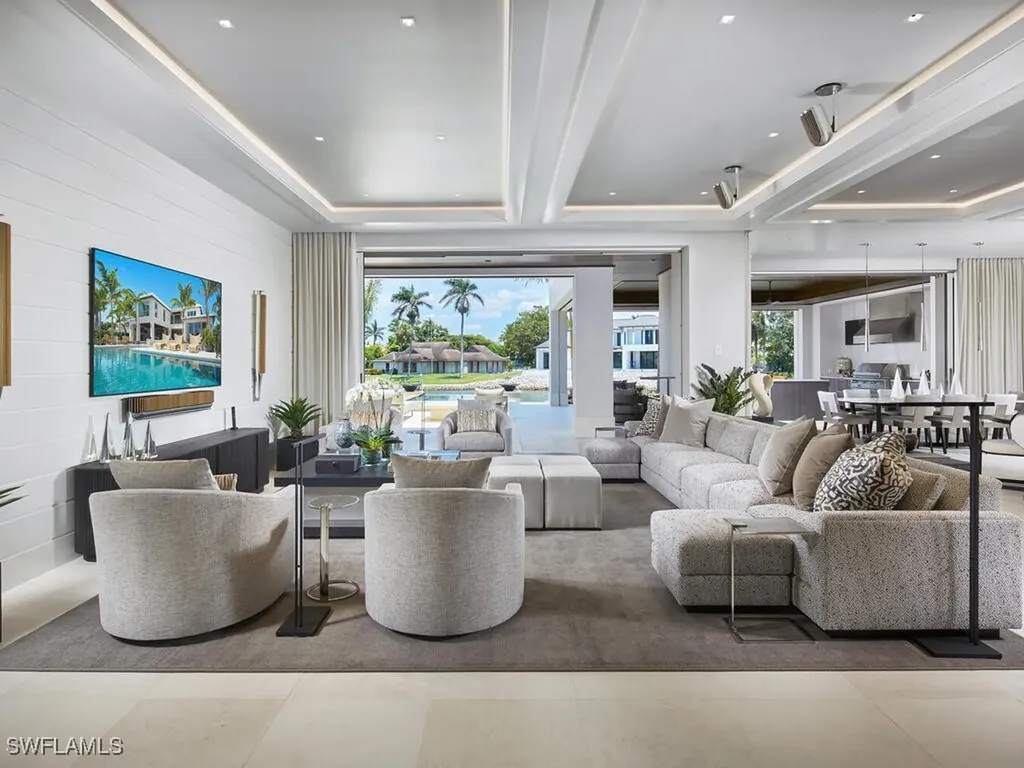 3233 Gin Lane Naples FL 34102