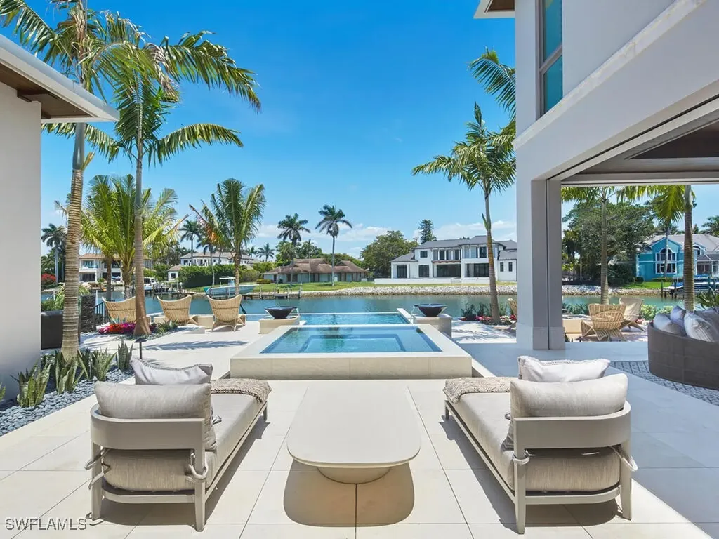 3233 Gin Lane Naples FL 34102