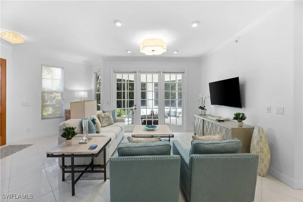 193 Colonade Circle Naples FL 34103