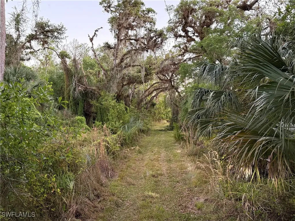 Secretariat Drive Labelle FL 33935