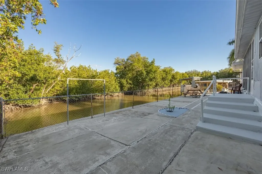 11 Spoonbill Avenue Everglades City FL 34139