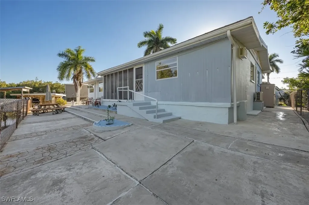 11 Spoonbill Avenue Everglades City FL 34139