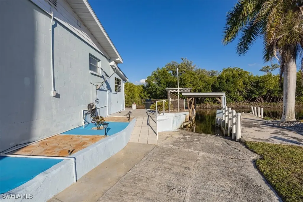11 Spoonbill Avenue Everglades City FL 34139