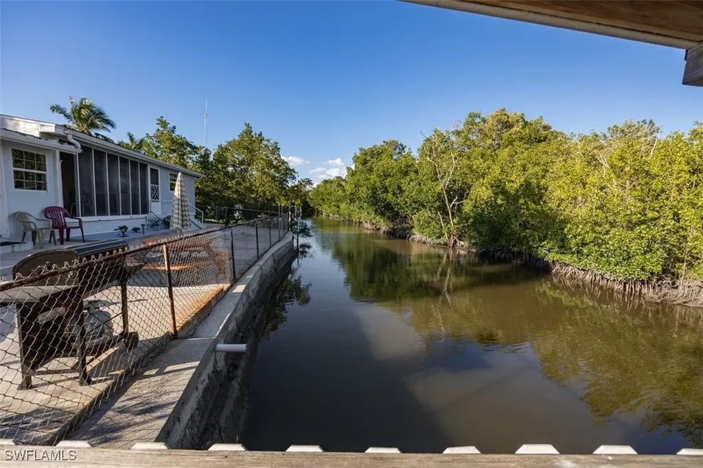 11 Spoonbill Avenue Everglades City FL 34139