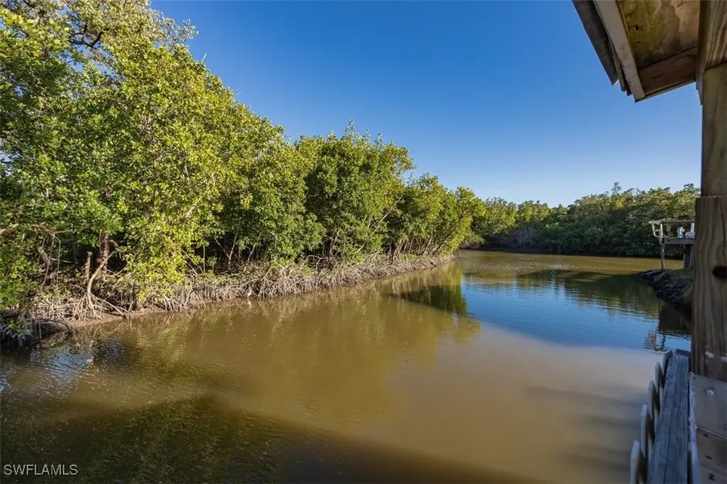 11 Spoonbill Avenue Everglades City FL 34139