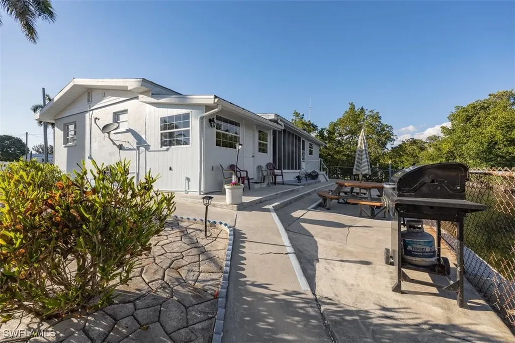 11 Spoonbill Avenue Everglades City FL 34139