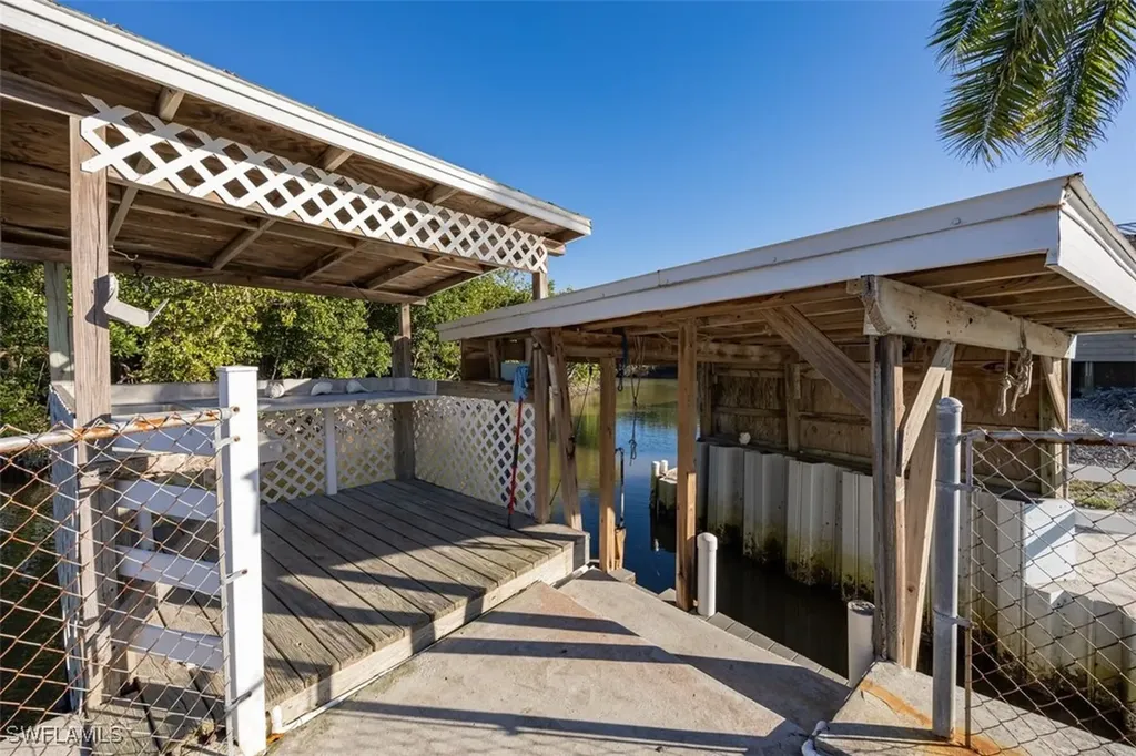 11 Spoonbill Avenue Everglades City FL 34139
