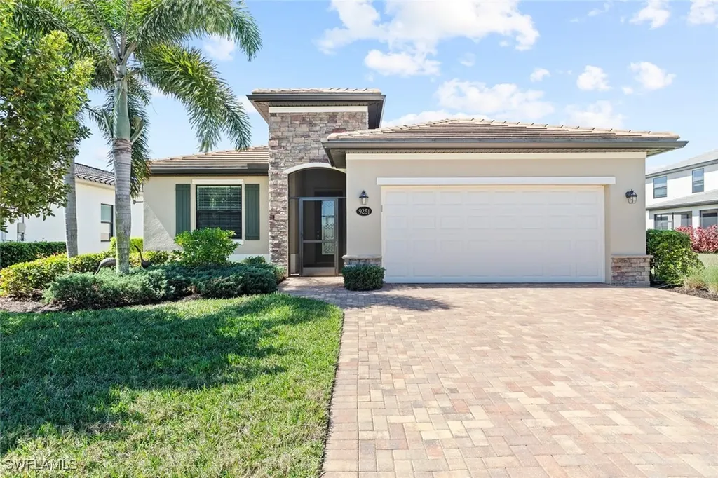 Naples FL, 9251 Woodhurst Drive