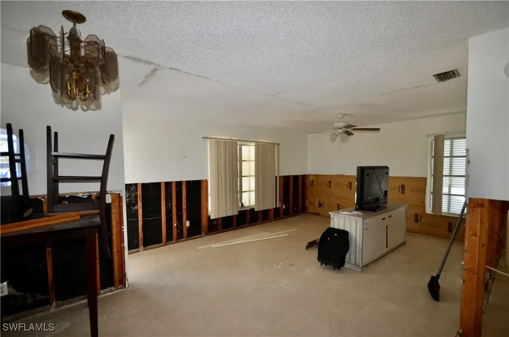 2571 Tamarind Street St. James City FL 33956