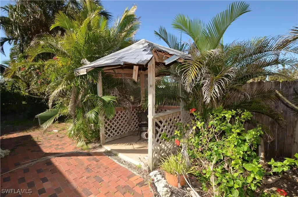 2571 Tamarind Street St. James City FL 33956