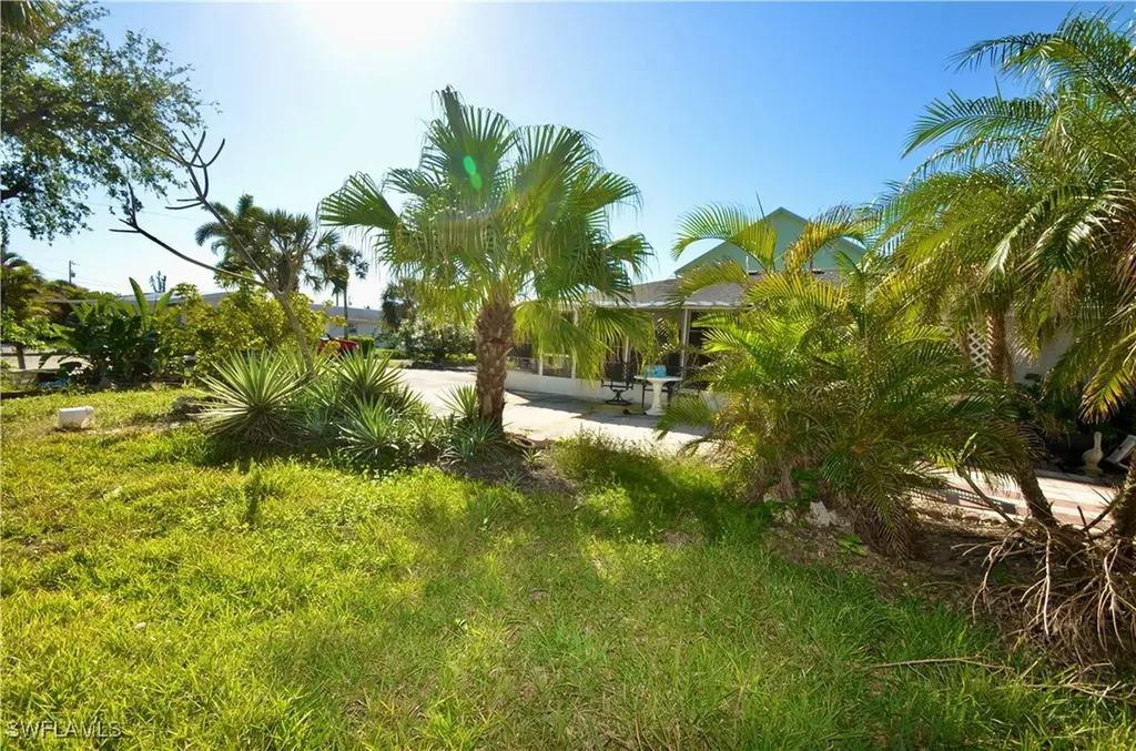 2571 Tamarind Street St. James City FL 33956