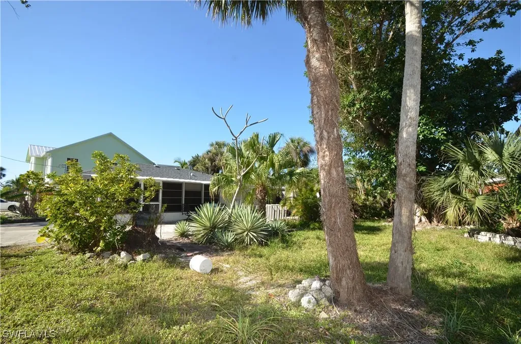 2571 Tamarind Street St. James City FL 33956