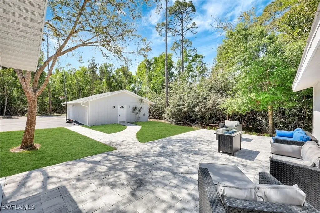 6800 Bottlebrush Lane Naples FL 34109