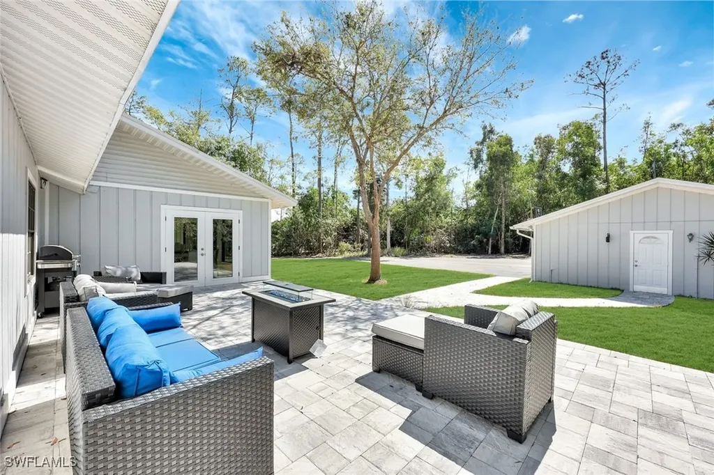 6800 Bottlebrush Lane Naples FL 34109