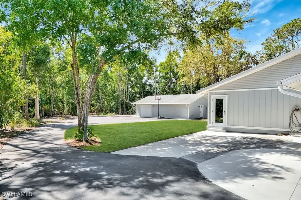 6800 Bottlebrush Lane Naples FL 34109