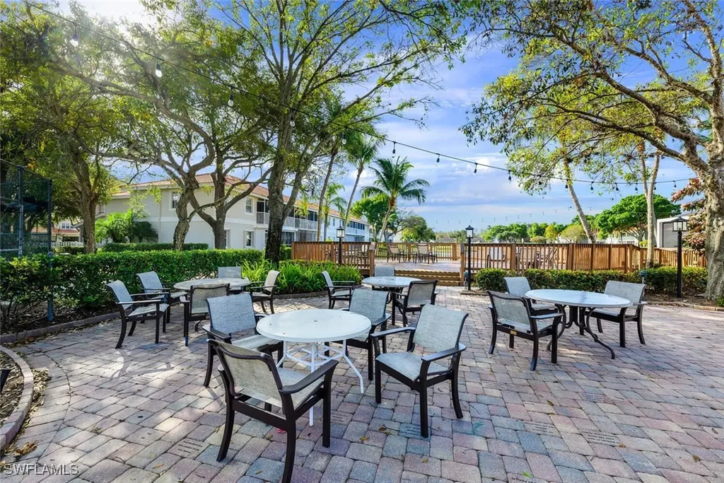 2585 Old Groves Road Naples FL 34109