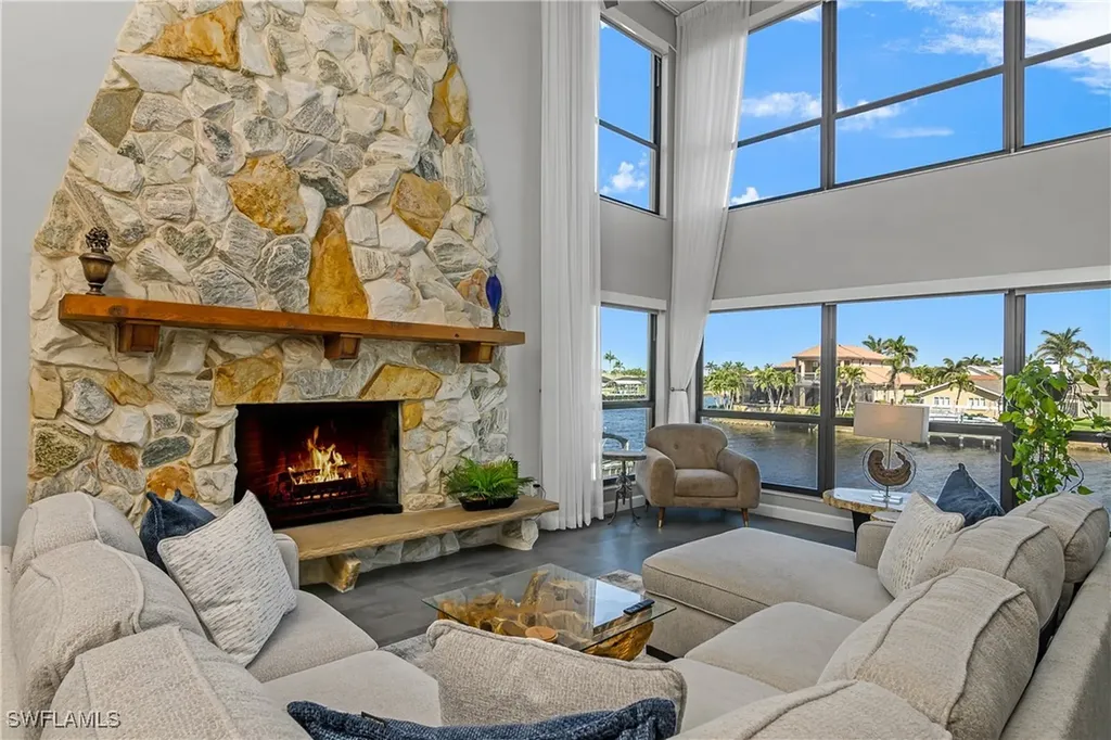 1903 SE 40th Terrace Cape Coral FL 33904