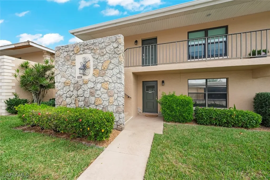 2137 SW Pine Lane Cape Coral FL 33991