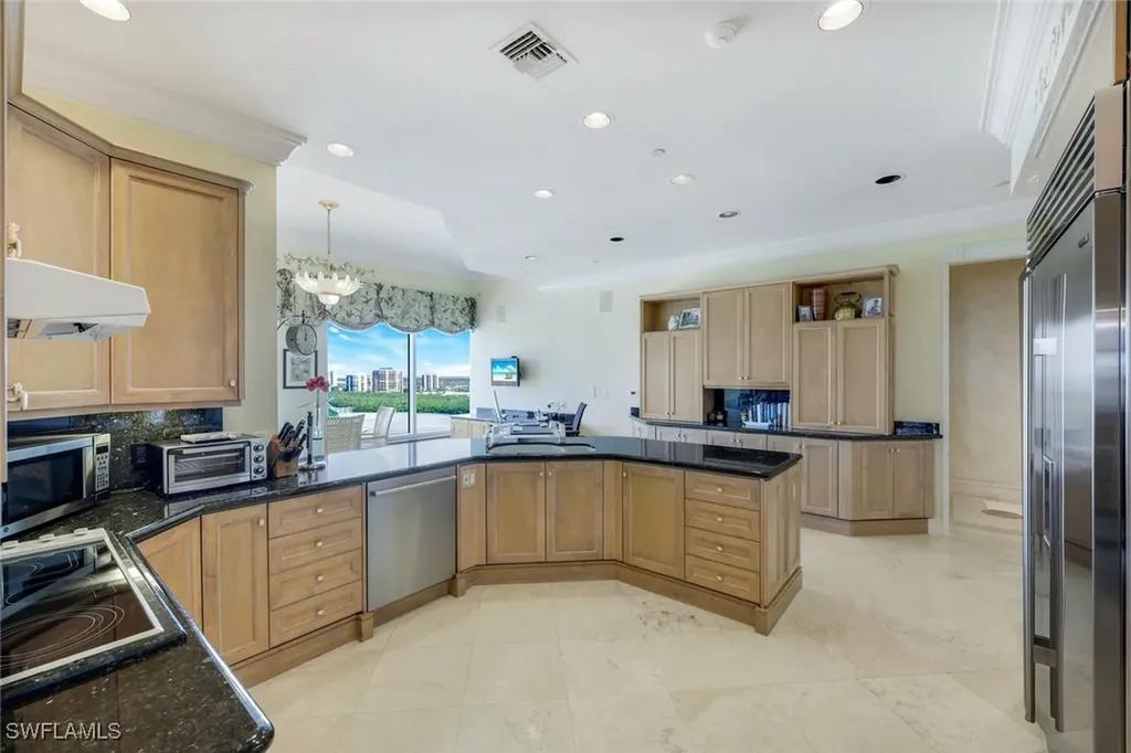 10 Seagate Drive Naples FL 34103