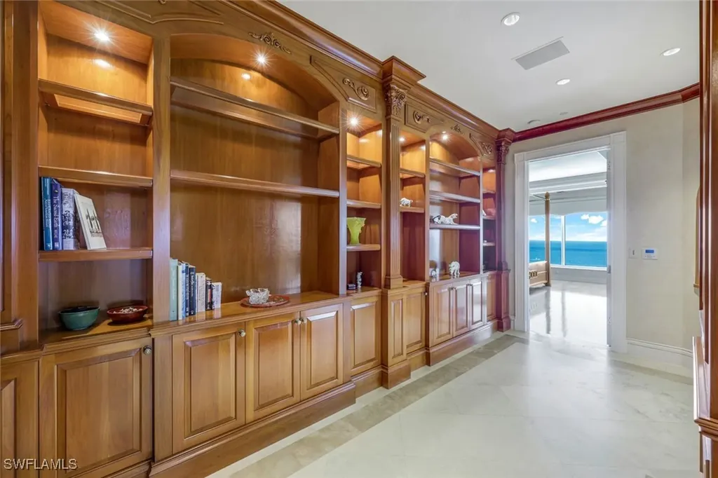 10 Seagate Drive Naples FL 34103