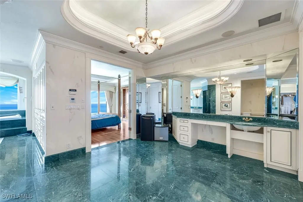 10 Seagate Drive Naples FL 34103