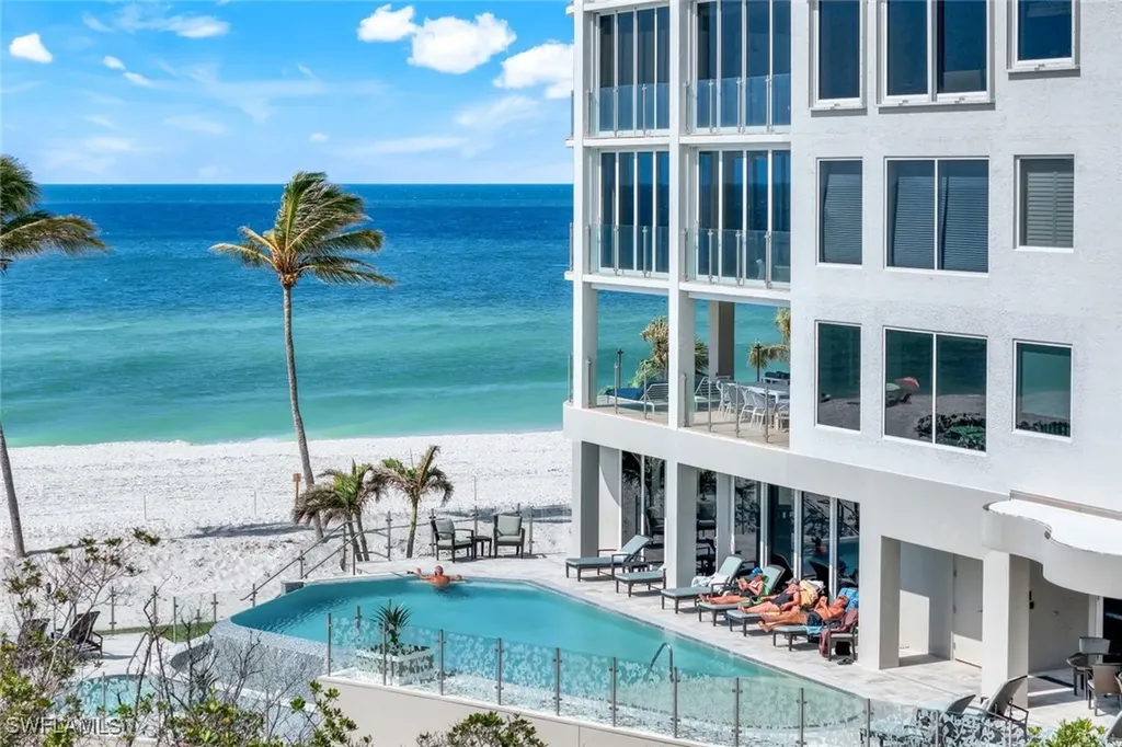 10 Seagate Drive Naples FL 34103