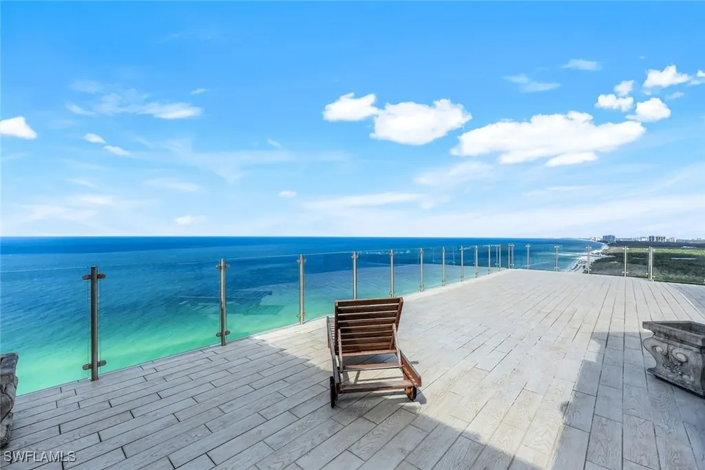 10 Seagate Drive Naples FL 34103