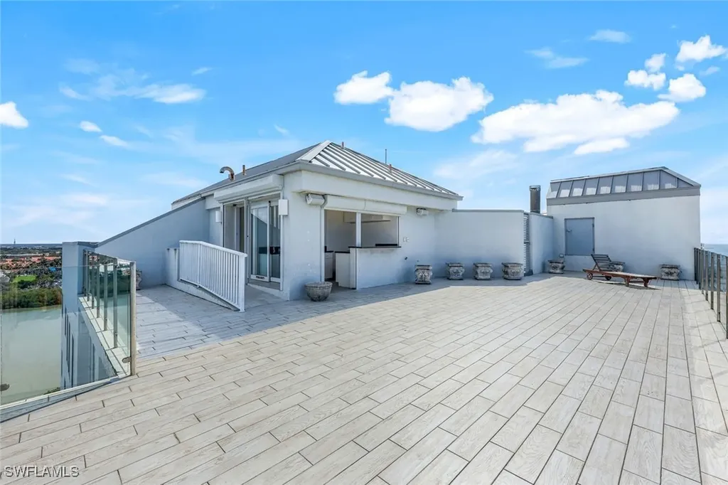 10 Seagate Drive Naples FL 34103